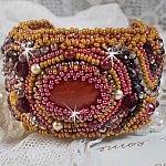 Bracelet Jaspe Rouge manchette brod&eacute; avec un cabochon Jaspe Rouge, des Cristaux de Swarovski et des rocailles